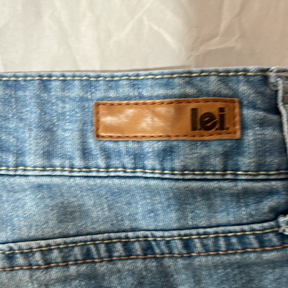 L.e .i DENIM SHORTS ASHLEY LOW RISE LACED HEMS IN SIZE 17 - Picture 4 of 5